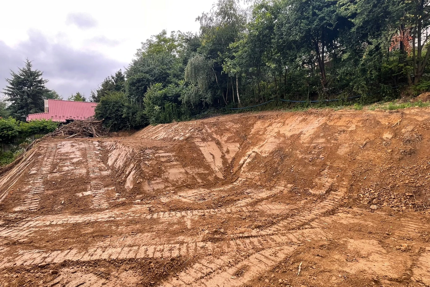 Wykop i profilowanie wysokiej skarpy