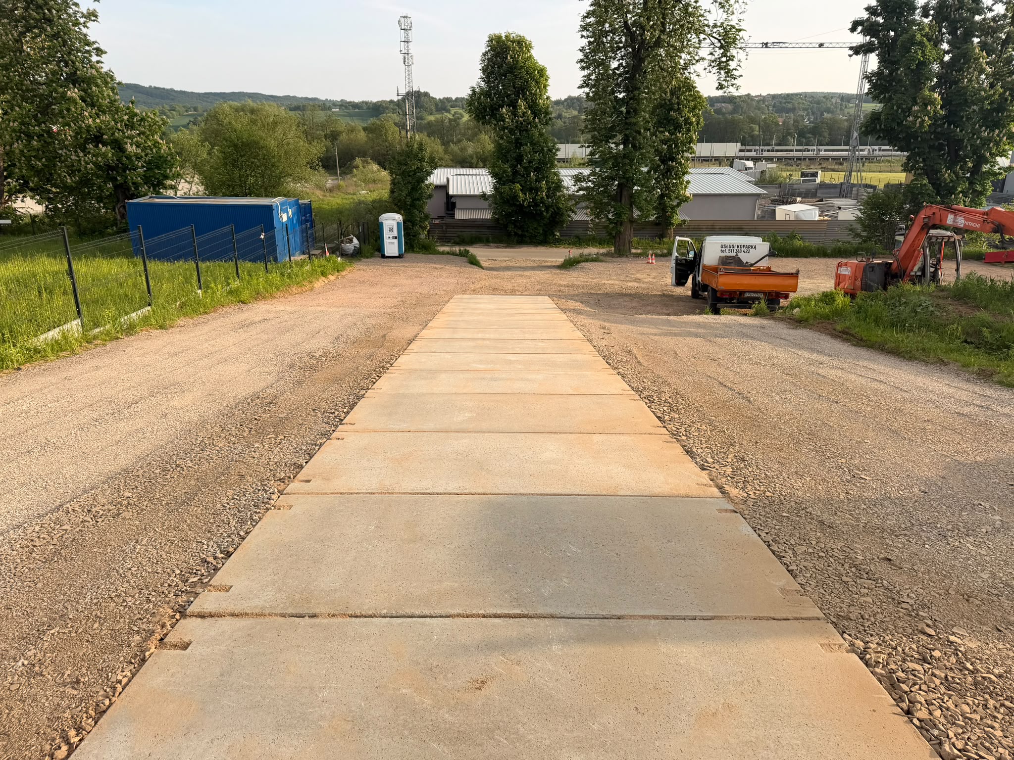 Droga dojazdowa z płyt betonowych – zdjęcie 2