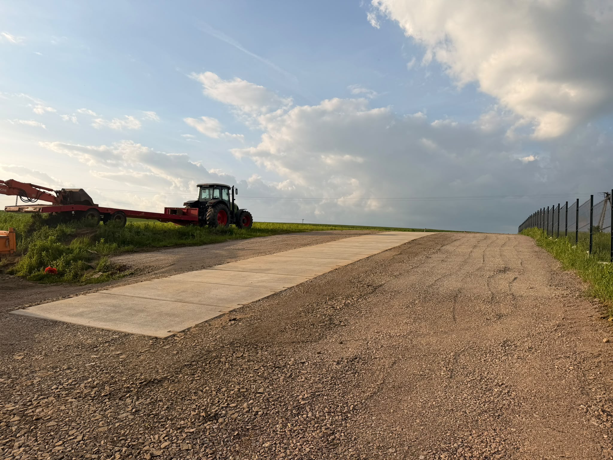 Droga dojazdowa z płyt betonowych – zdjęcie 3