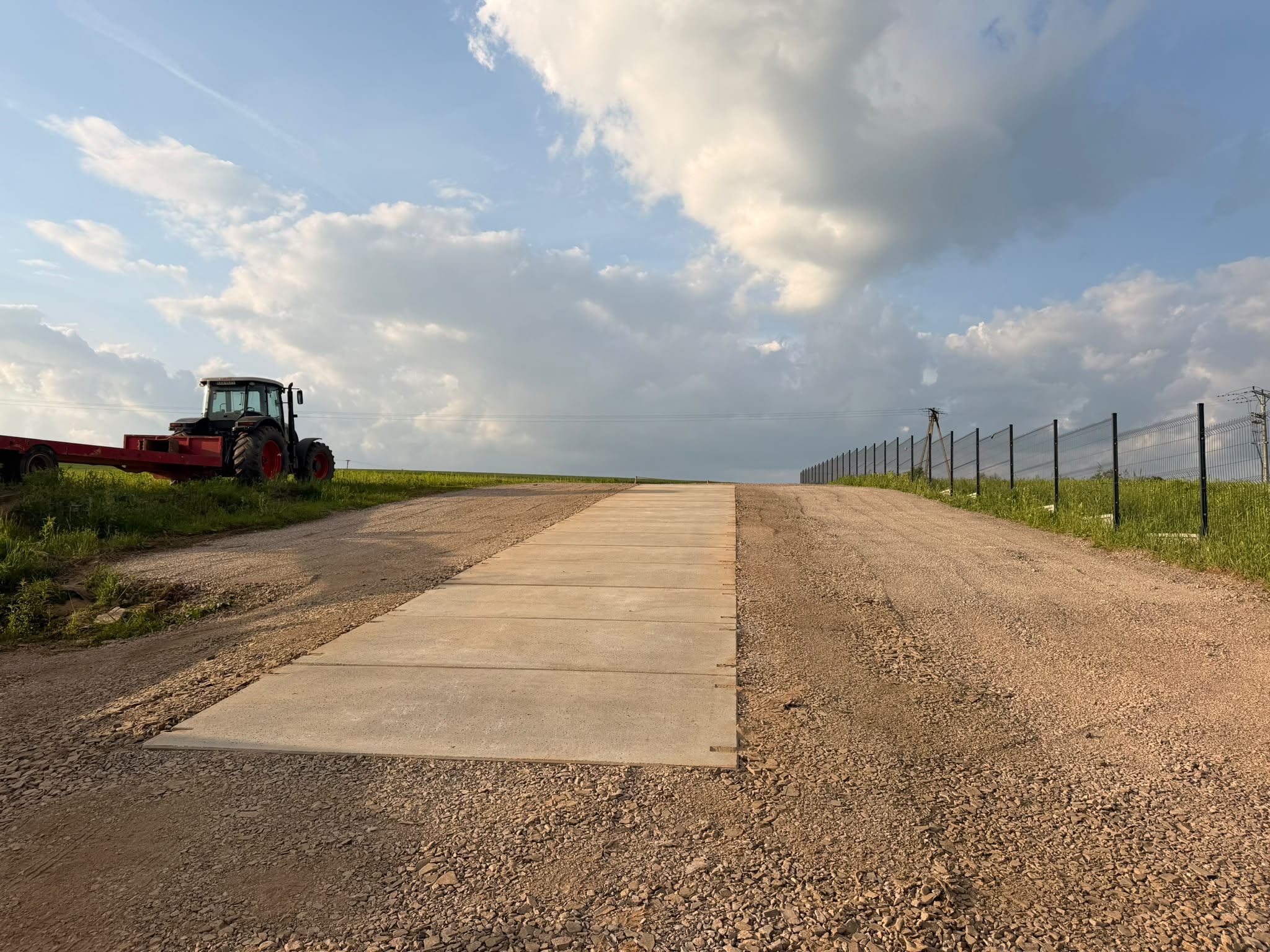 Droga dojazdowa z płyt betonowych – zdjęcie 5