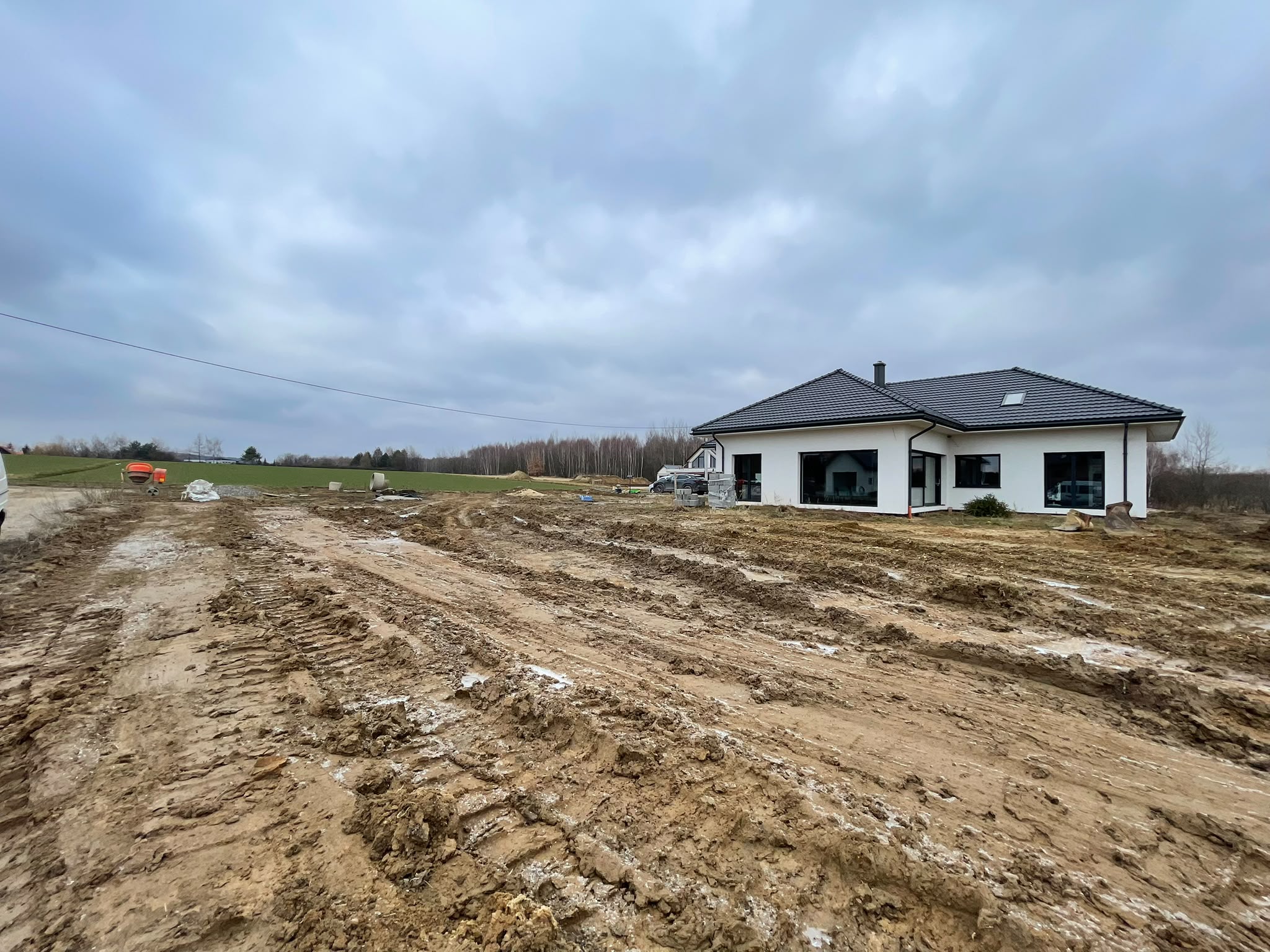 Niwelacja terenu wokół nowego domu – zdjęcie 11