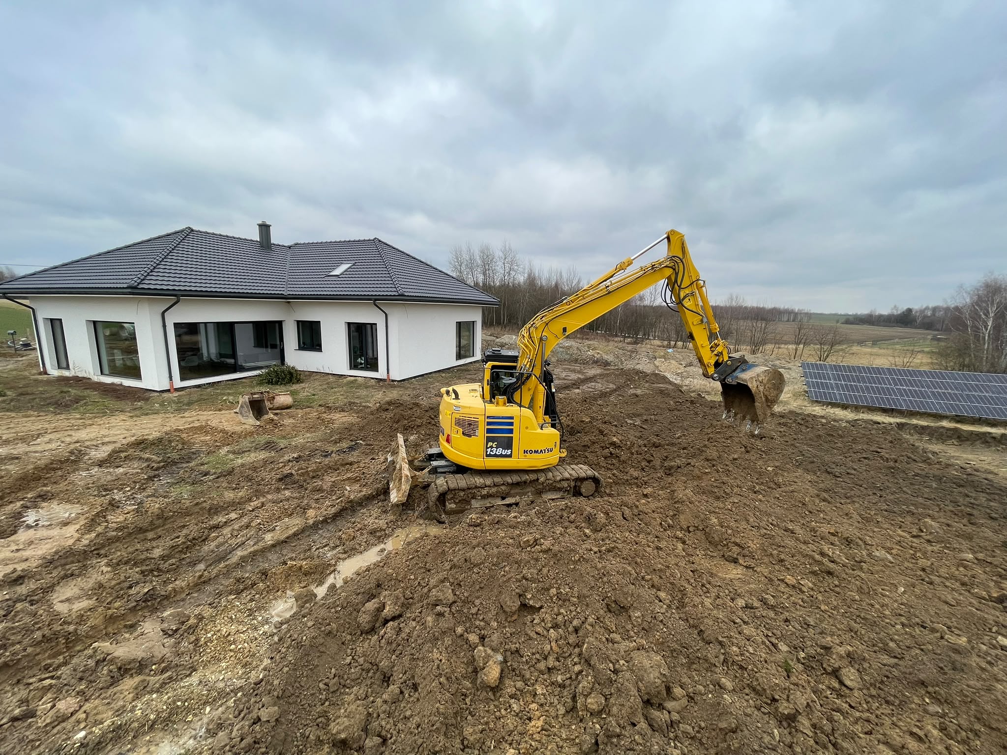 Niwelacja terenu wokół nowego domu – zdjęcie 12