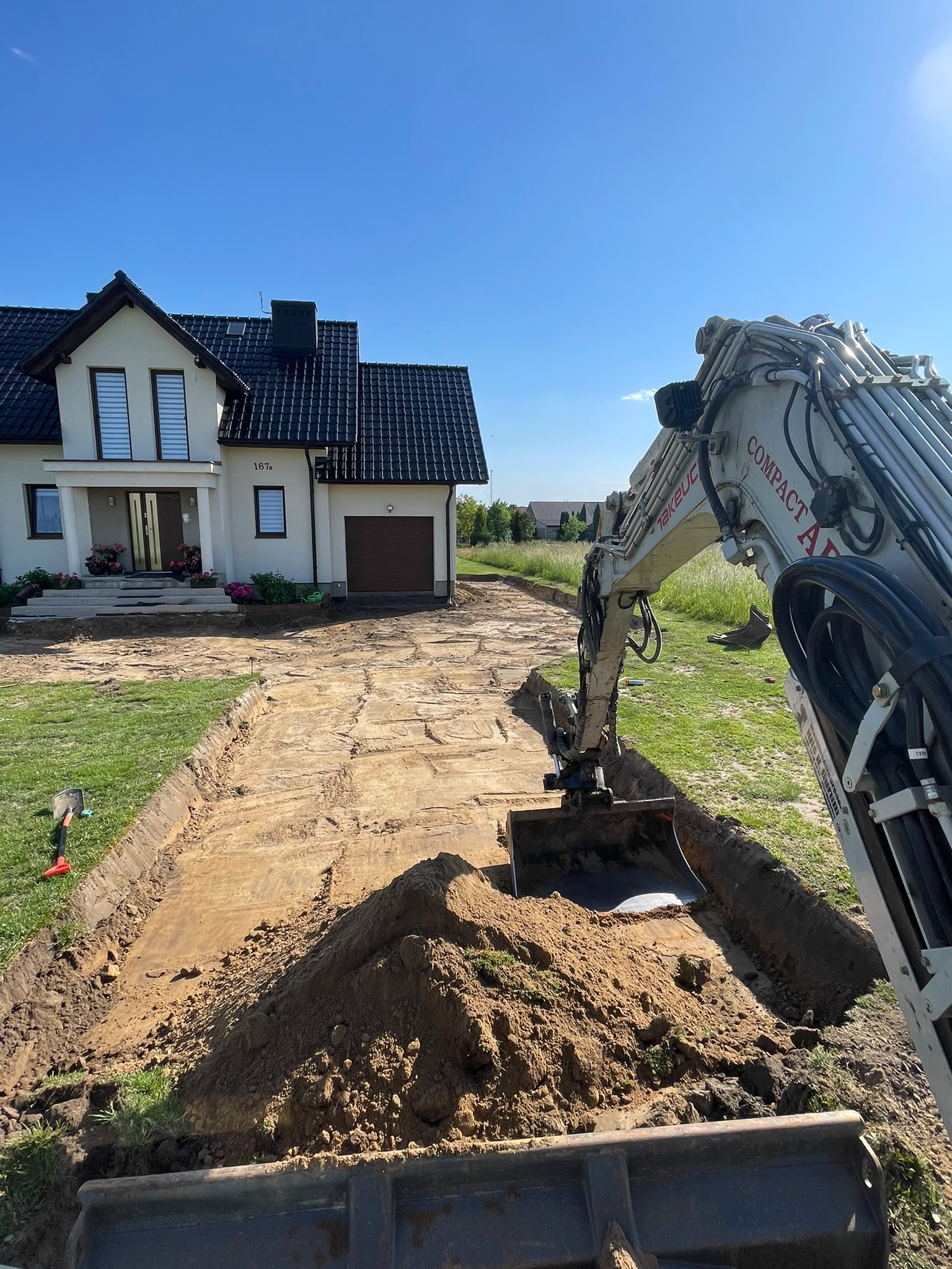 Przygotowanie podjazdu przy domu – zdjęcie 4
