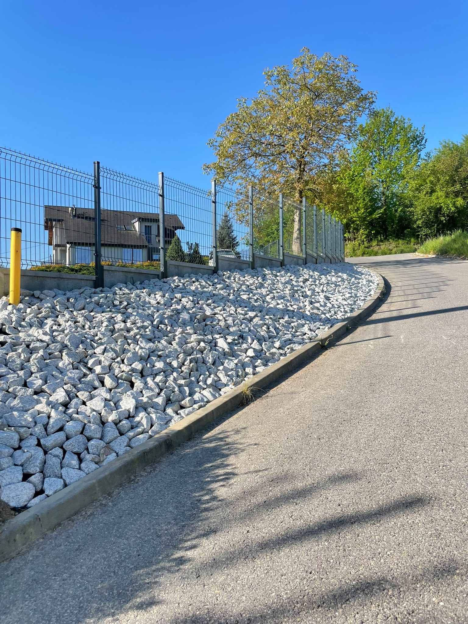 Umocnienie i wykończenie skarpy kamieniem – zdjęcie 3