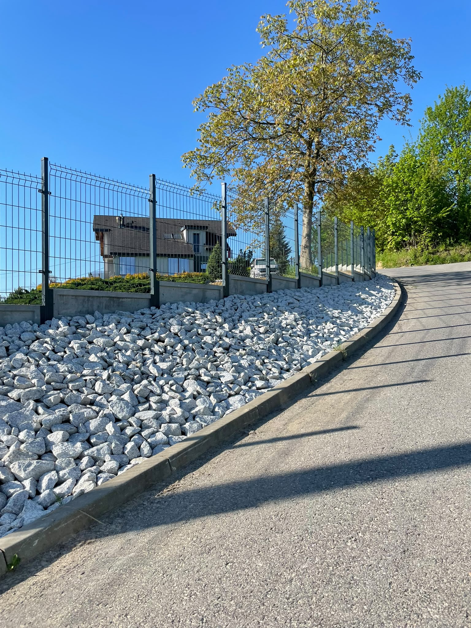 Umocnienie i wykończenie skarpy kamieniem – zdjęcie 4