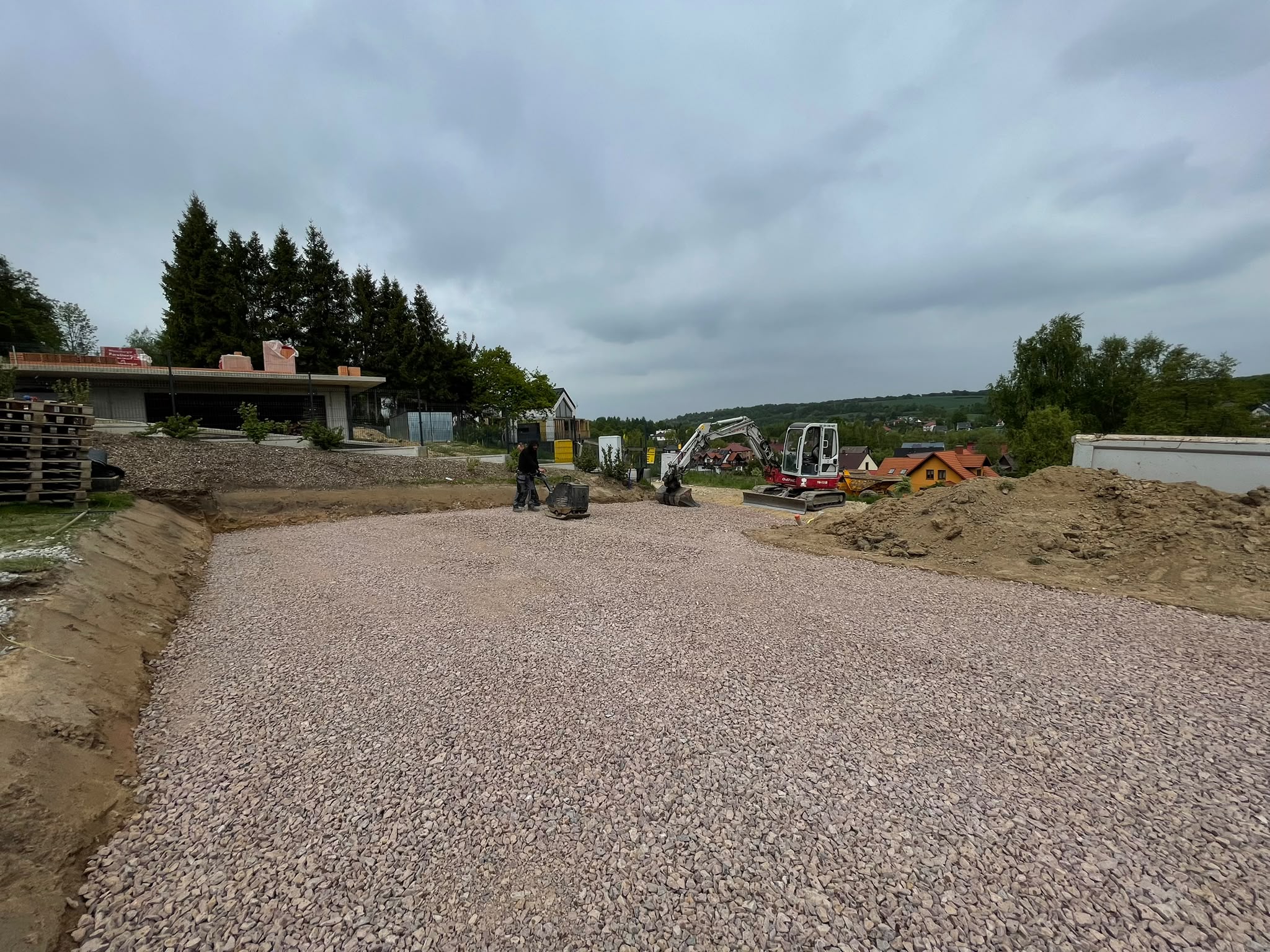 Utwardzenie placu i dojazdu kruszywem