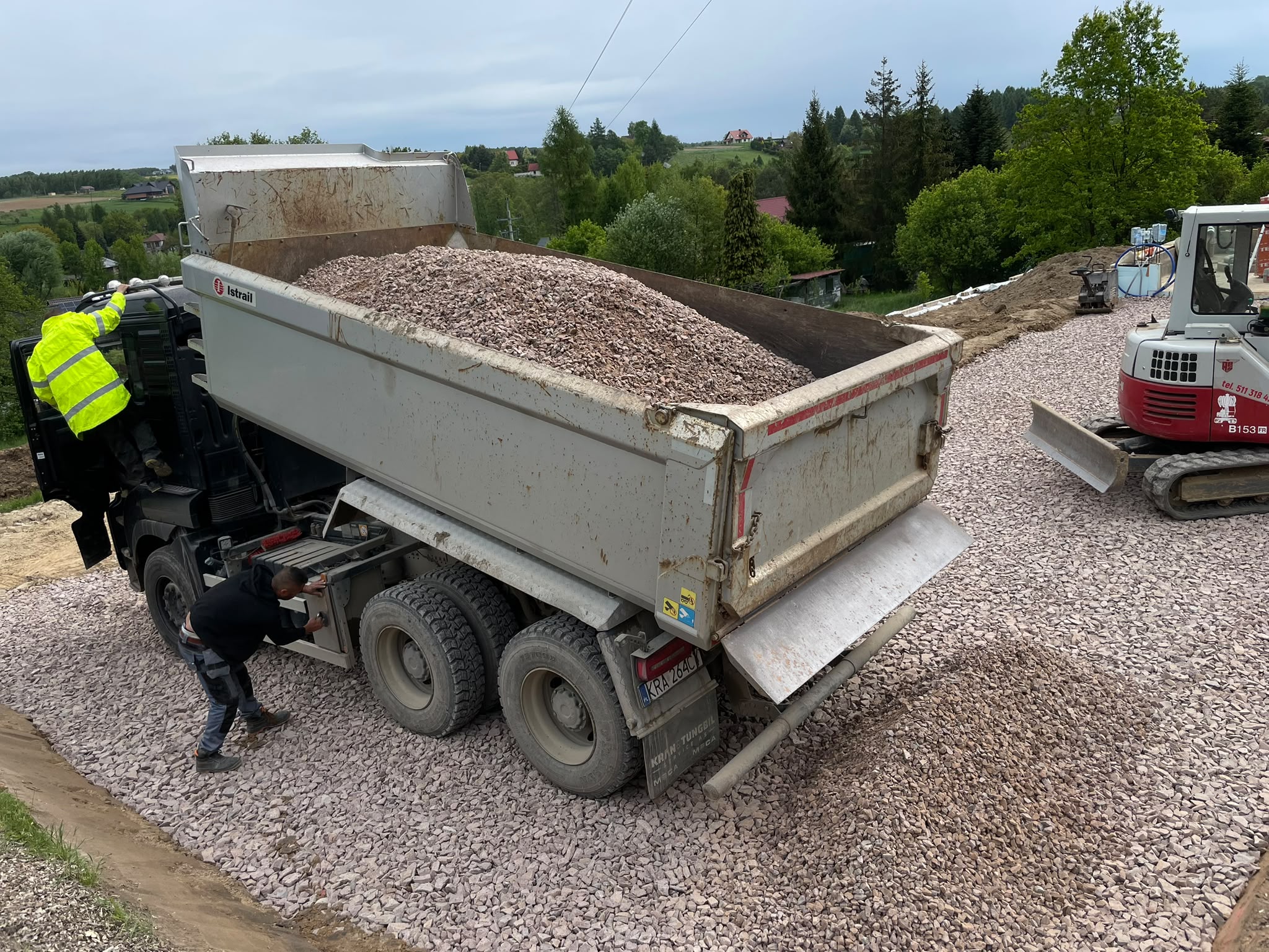 Utwardzenie placu i dojazdu kruszywem – zdjęcie 3