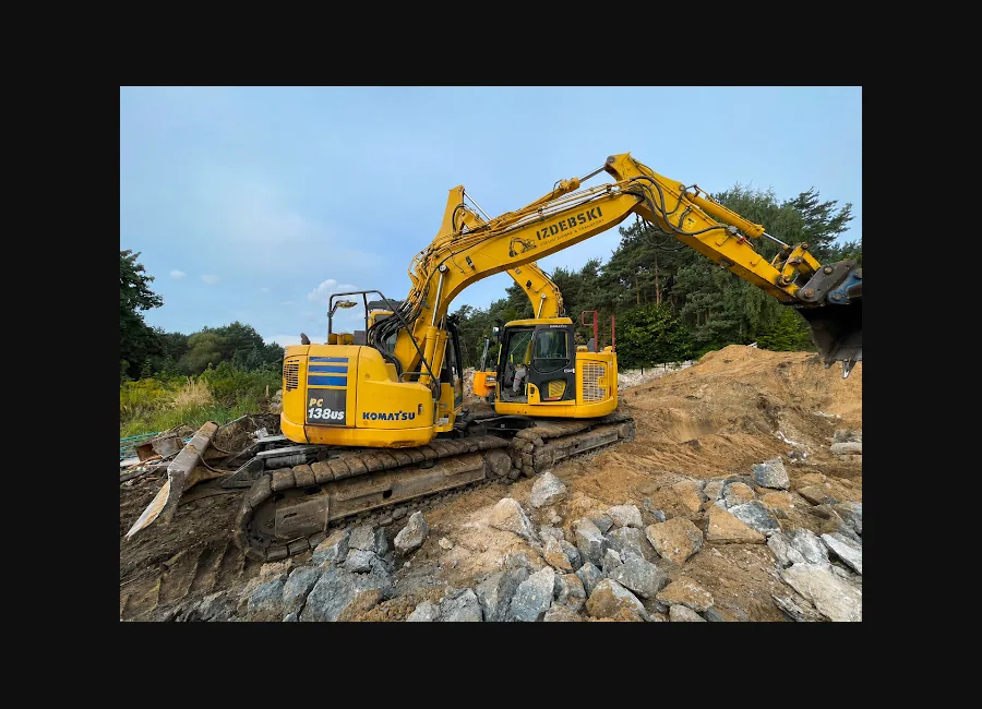 Koparka Komatsu podczas robót ziemnych